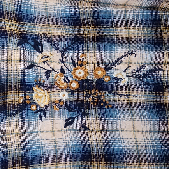 Crimson in Grace Flannel High Low Tunic Size Medium - Picture 2 of 16